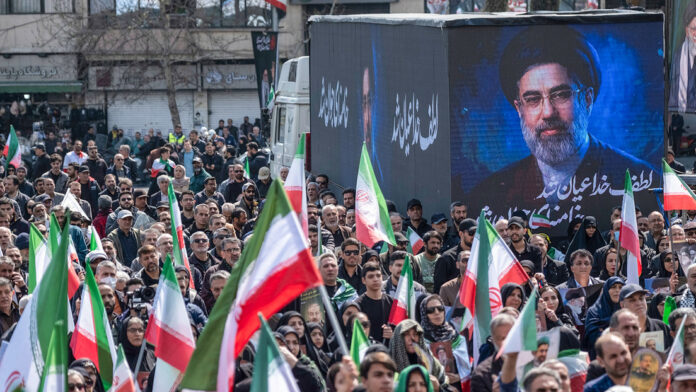 Trump afirma que el nuevo líder supremo de Irán es gay