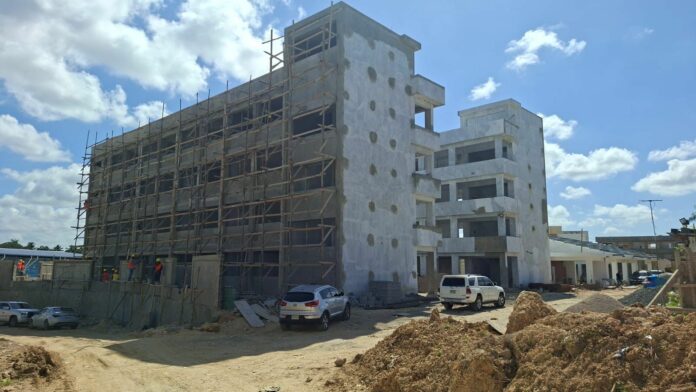 Construcción de complejo educativo-deportivo de Manoguayabo avanza a buen ritmo