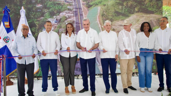 Abinader inaugura ampliación a cuatro vías de la entrada a Samaná
