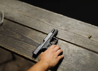 Senado aprueba extender a 2 años vigencia de licencias de armas
