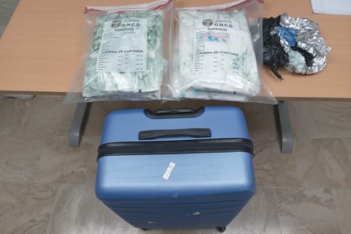 DNCD arresta extranjero en aeropuerto de Punta Cana con cuatro paquetes de presunta cocaína