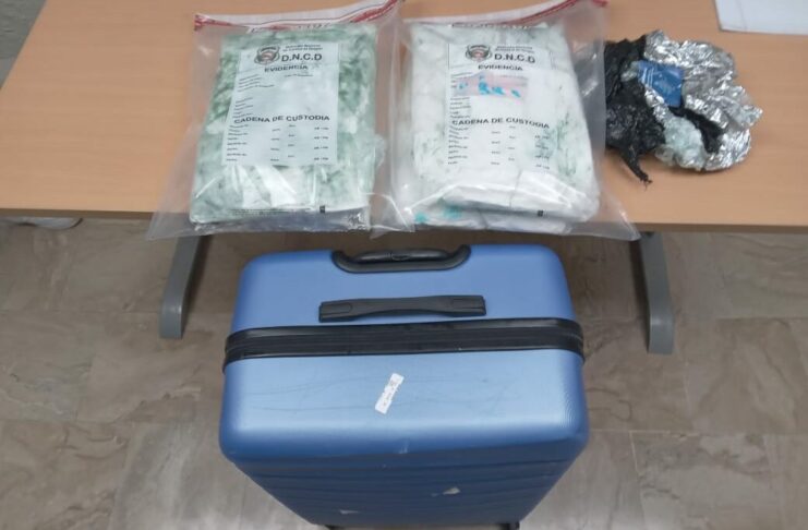 DNCD arresta extranjero en aeropuerto de Punta Cana con cuatro paquetes de presunta cocaína