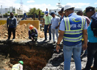 Caasd trabaja en corrección de averías provocadas por empresa que construye paso a desnivel en la 27 de Febrero
