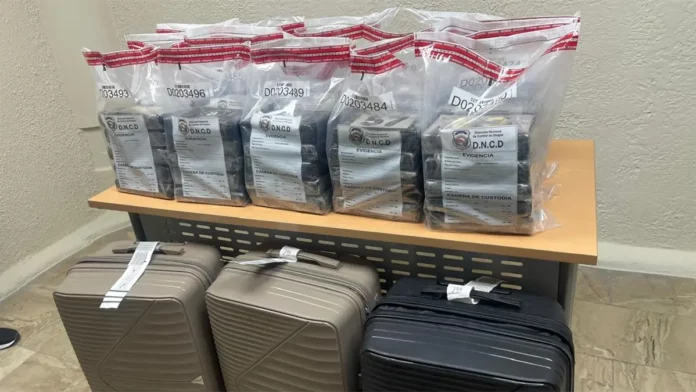 DNCD arresta dos serbios e interviene alijo de 75 paquetes de presunta cocaína