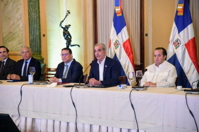 Gobierno y comerciantes garantizan estabilidad de la canasta básica