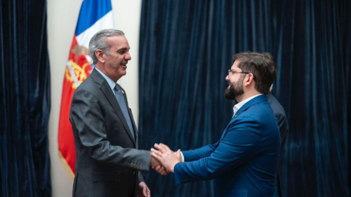 Abinader ofrece saludo protocolar a su homólogo de Chile, Gabriel Boric