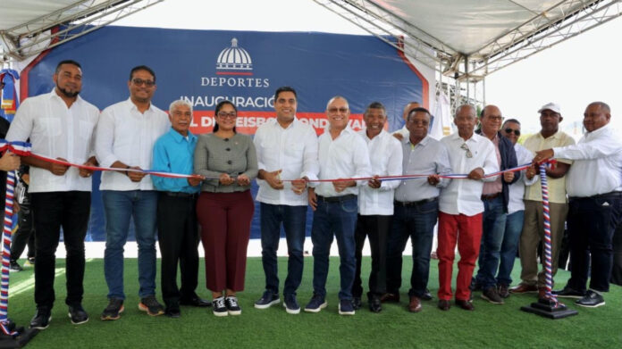 Ministerio de Deportes entrega remozado el estadio de béisbol de Hondo Valle en Elías Piña