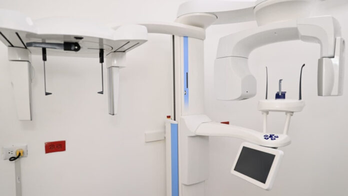 SNS entrega tomógrafo panorámico en el Hospital Inmaculada Concepción de Cotuí