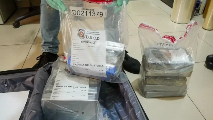 DNCD captura hombre con 13 paquetes de presunta cocaína en Punta Cana