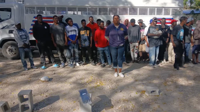 Patrullaje militar frena ingreso irregular de 47 haitianos, según Ejército
