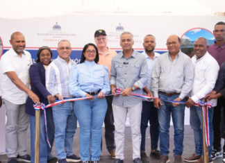 Gobierno entrega proyectos de electrificación rural en Elías Piña