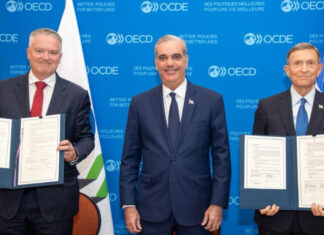 RD formaliza acercamiento a la OCDE con firma de memorando de entendimiento