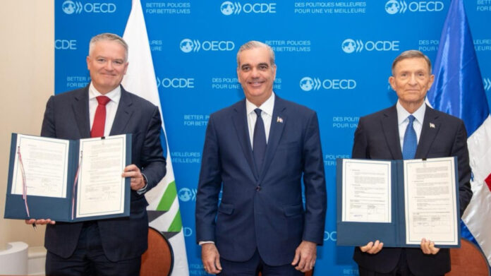RD formaliza acercamiento a la OCDE con firma de memorando de entendimiento
