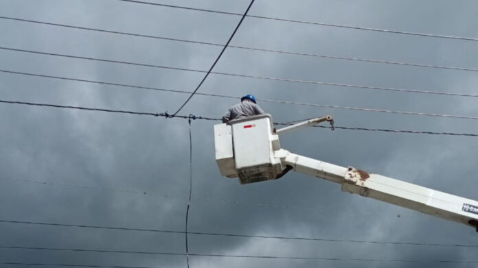 Edesur desarrolla amplio operativo de regularización en Nizao, San José de Ocoa