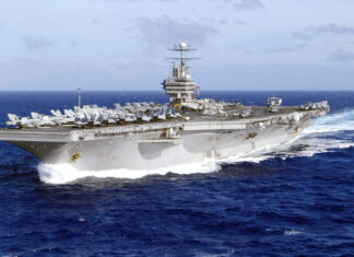 El CGRI afirma haber atacado con misiles balísticos el portaviones USS Abraham Lincoln