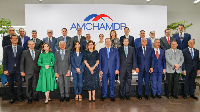 Ministro de Hacienda y Economía destaca el firme compromiso del Gobierno para potenciar el crecimiento económico