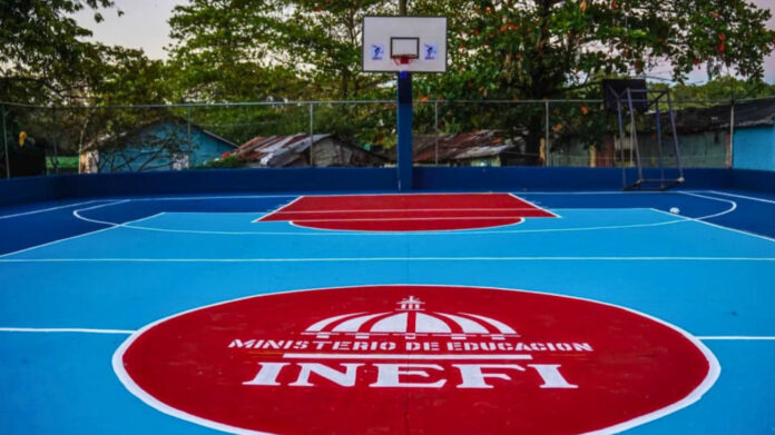 Inefi entrega 48 canchas remozadas en todo el país