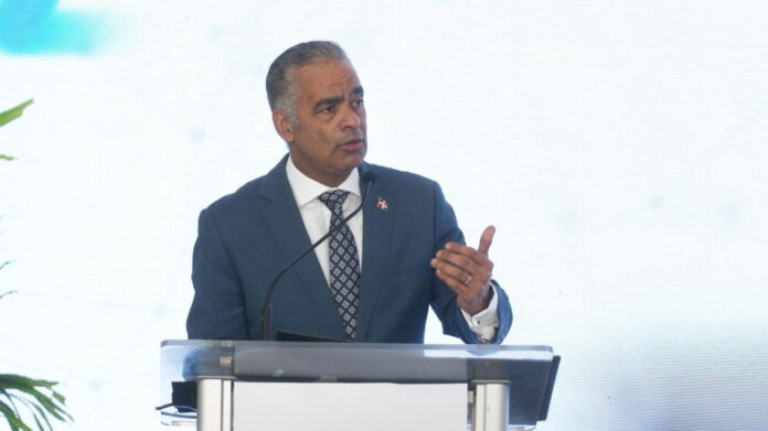 Mantenimientos programados en plantas eléctricas no comprometen el suministro, afirma Joel Santo