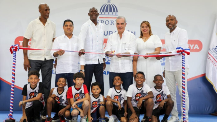Abinader entrega moderno techado multiuso del Club La Tribu de Quisqueya en La Romana