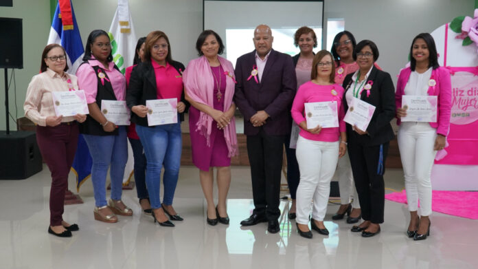 OMSA anuncia programa para formar mujeres como conductoras de autobuses