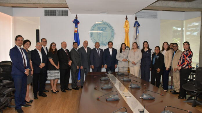 Onapi y PUCMM Santiago firman acuerdo para implementar un CATI-Periférico