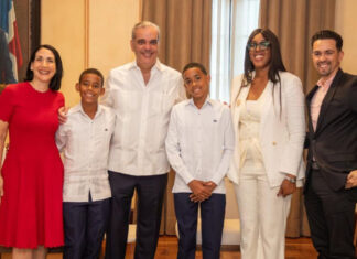 Abinader recibe al destacado estudiante Hensel Aquino García, apodado “Pico de Oro”