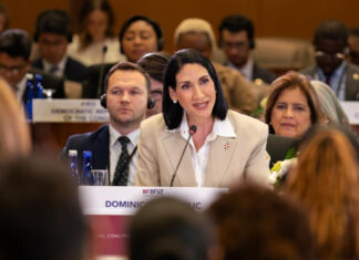 Primera dama expone en Washington sobre los avances del país en tecnología educativa
