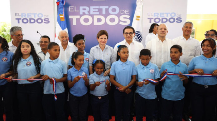 Raquel Peña encabeza inauguración de techado en el Politécnico Prof. Plinio Rafael Martínez