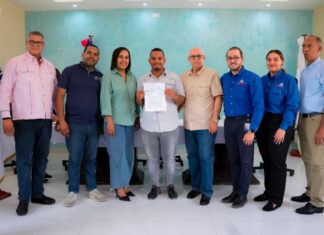 TNR entrega bonos a 17 productores de Bahoruco e Independencia para tecnificar