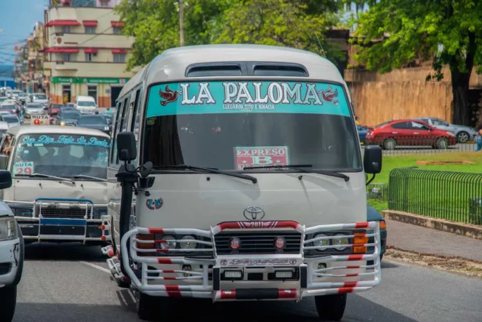 Abinader prevé aumento de tarifas eléctricas, transporte y alimentos: «Será necesario asumir ciertos sacrificios»