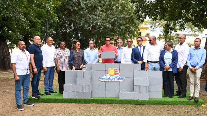 Turismo deja iniciados trabajos de revitalización del parque San Miguel y su entorno