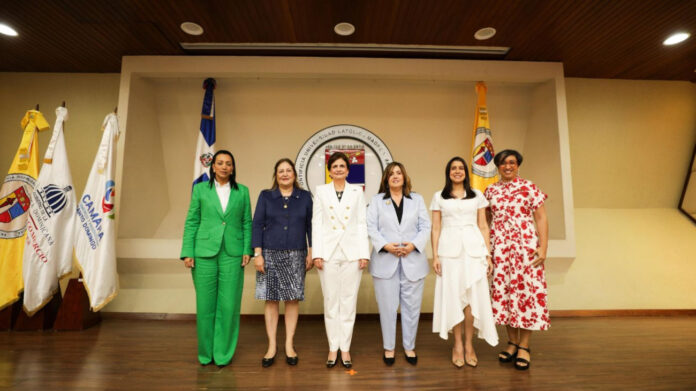 Raquel Peña encabeza graduación de 116 empresarias del programa MujerEs Avanza