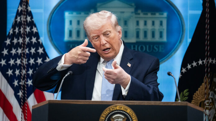 Trump: "Si le dan a Irán un arma nuclear, el mundo volará por los aires"