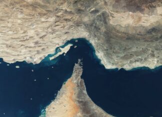 Dos barcos iraníes atraviesan Ormuz pese al bloqueo naval de EE.UU.