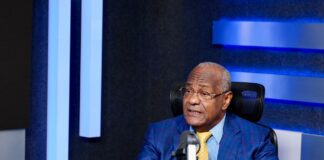 Experto afirma que alrededor del 65 % de los dominicanos recurre al crédito informal para completar el mes