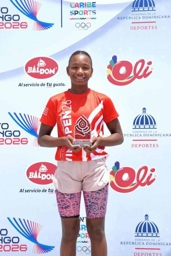 Valentina Esteban Rijo se corona campeona nacional categoría 11-12 en el Swim Open FEDDA 2026