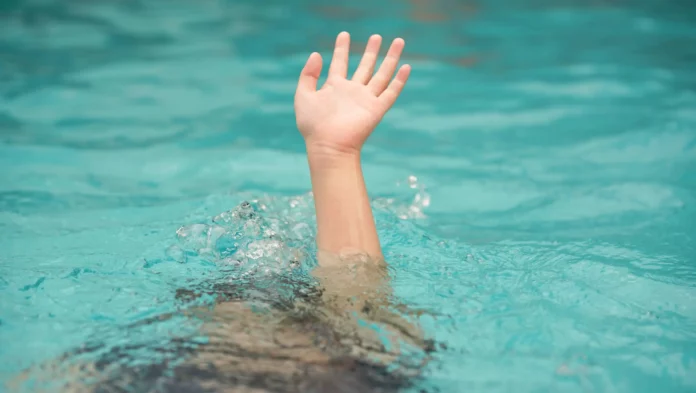 Muere ahogado niño de dos años tras caer en cubo de agua en La Vega