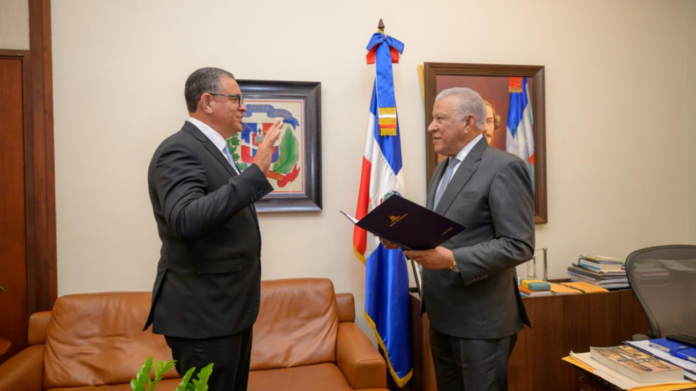 Andrés Bautista juramenta a Carlos Alessandry Roa Howley como director ejecutivo del Plan San Juan
