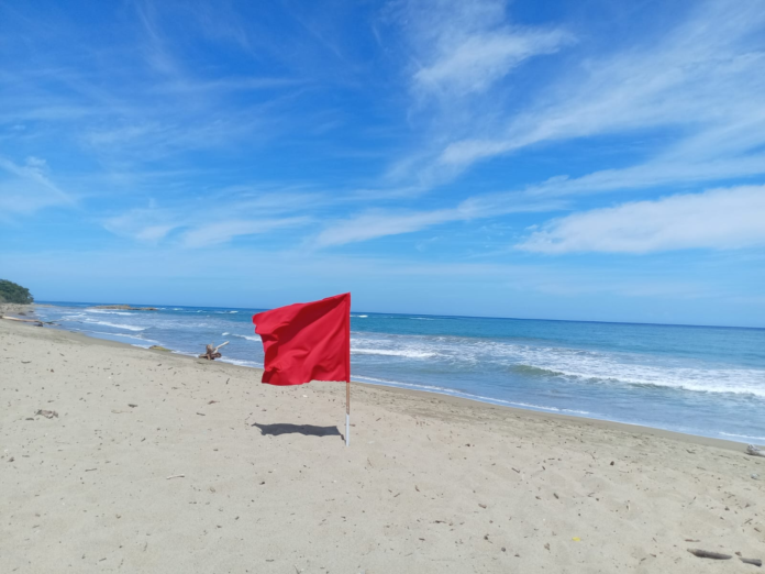 COE mantiene bandera roja en litoral atlántico de Puerto Plata por condiciones marítimas adversas