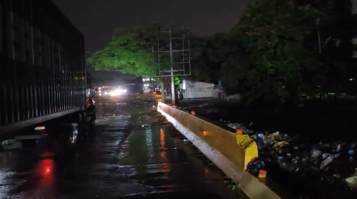 DIGESETT restringe el paso en la autopista Duarte por desbordamiento del río Lebrón
