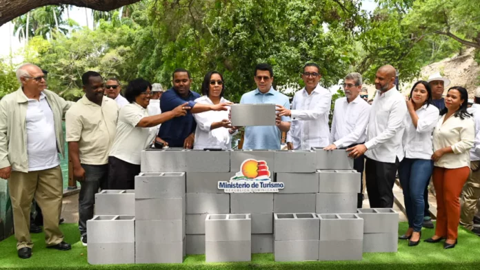 David Collado impulsa desarrollo turístico con proyectos millonarios en Barahona y Bahoruco