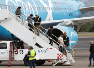 Costa Rica recibe primer grupo de extranjeros deportados de EE.UU.