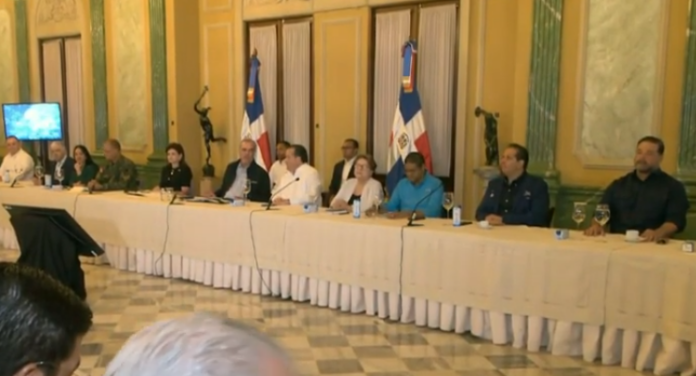 Abinader encabeza reunión con autoridades para evaluar condiciones climáticas