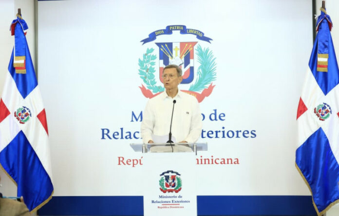 Finanzas de servicios consulares serán controladas directamente por el Estado