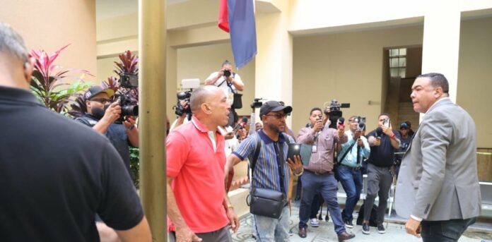 Comunicador Jhossan Capell agrede familiar de víctima de Jet Set