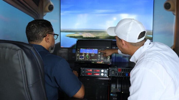 IDAC instala simulador de vuelo en Primera Feria Regional del Libro y la Cultura Cibao 2026