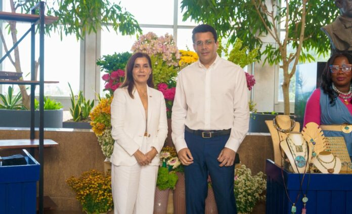 Ministro Collado recibe visita de la embajadora de los EE.UU Leah Campos