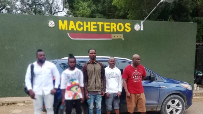 Detienen a reincidente con migrantes irregulares y documentos falsos en Valverde