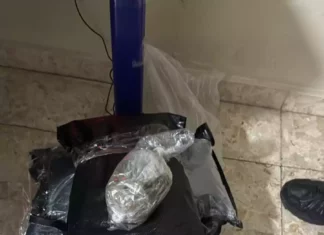 Arrestan hombre con nueve paquetes de presunta marihuana en SFM