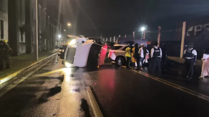 Patana se vuelca en la avenida George Washington, DN
